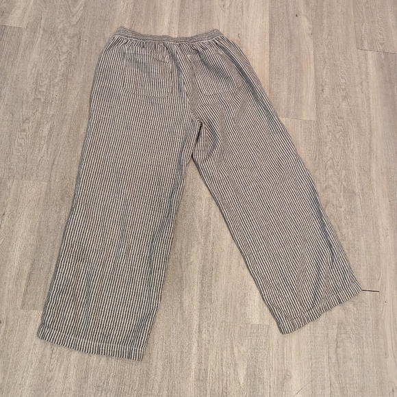 Bundle of M wide leg capris - Picture 2 of 16
